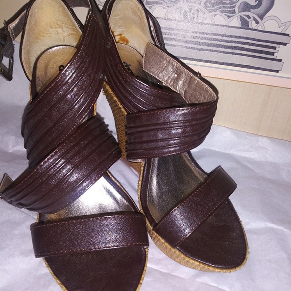 Heels - Picture 2 of 3